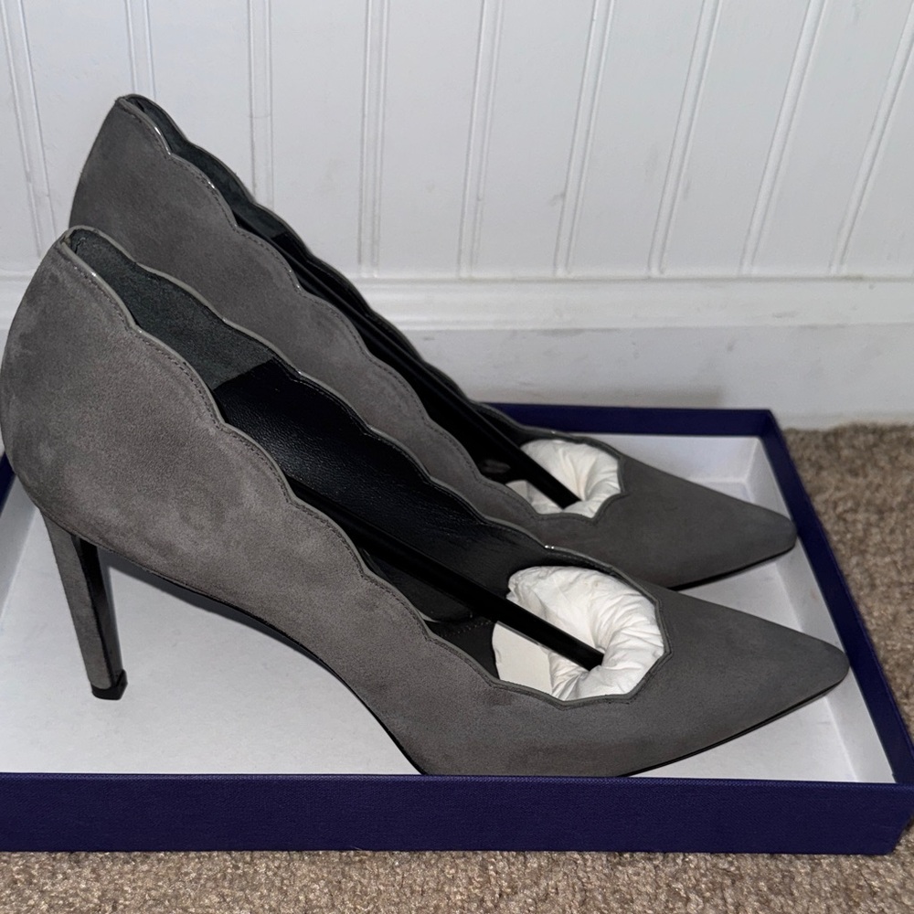 SW - Scallopfine Heels - FOG SUEDE - Sz10 - Retail: $495